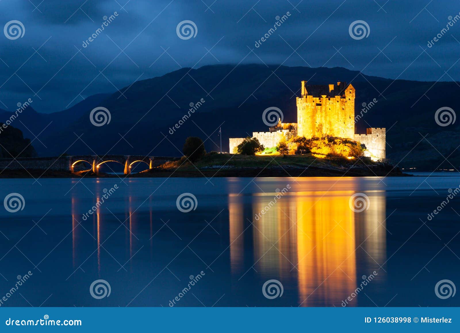 Slott Donan Eilean Scotland Arkivfoto - Bild av natt, landmärke: 126038998