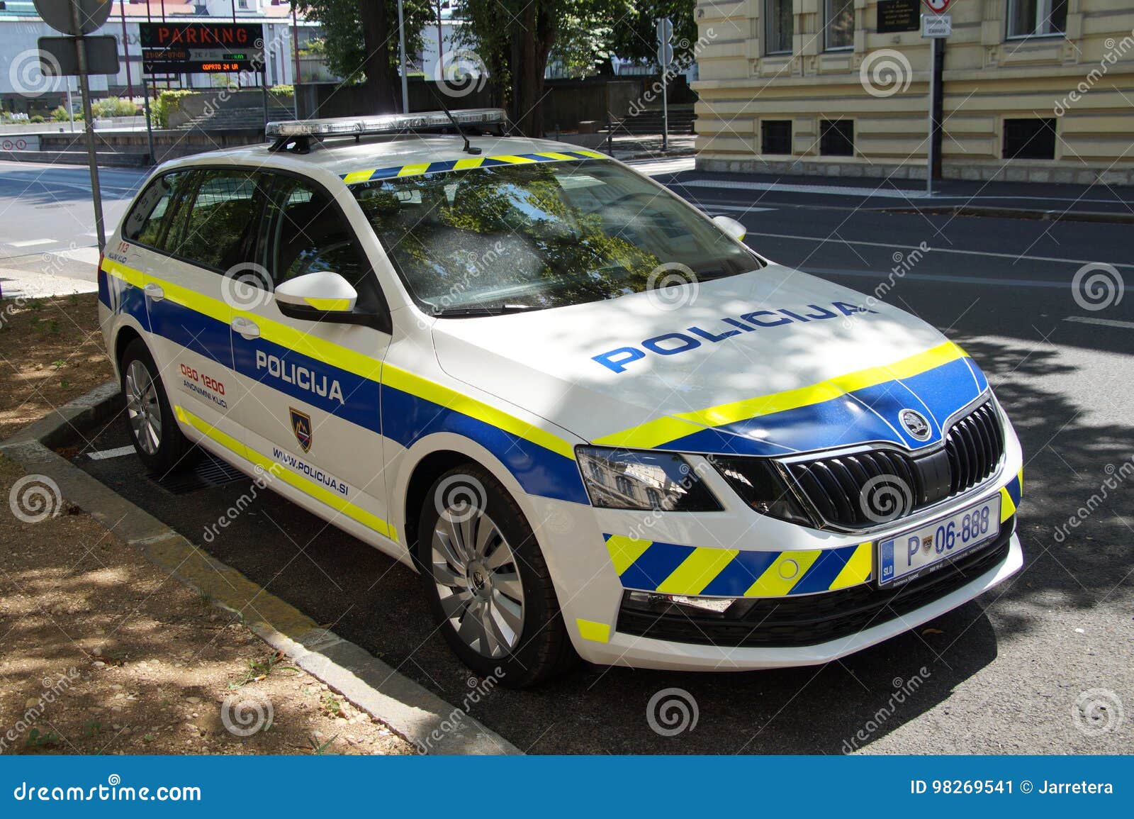 Slovenian National Policija, Skoda Superb Combi Editorial Photo - Image of city, parked: 98269541