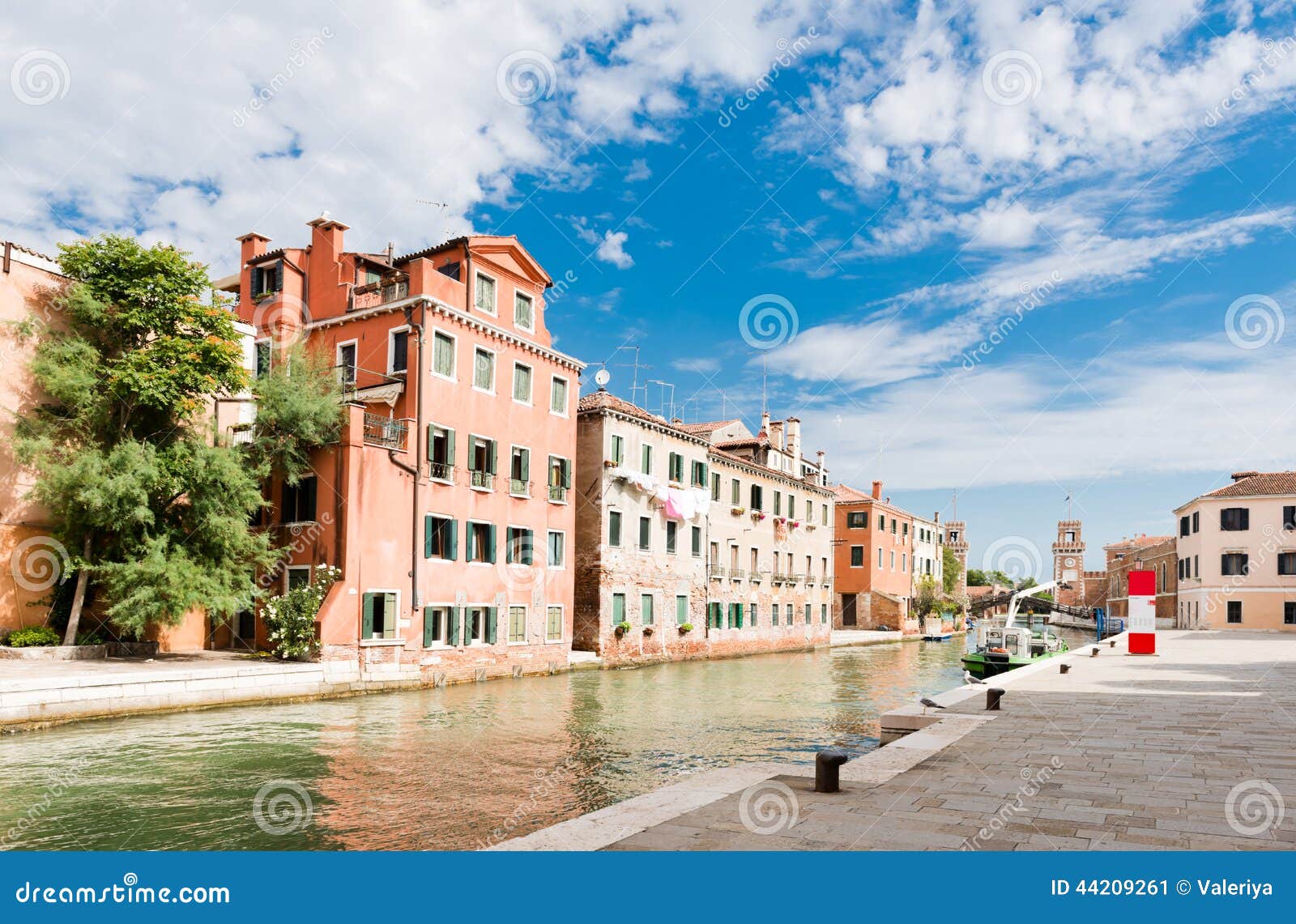 small canal iwith colorful buildings n the venice