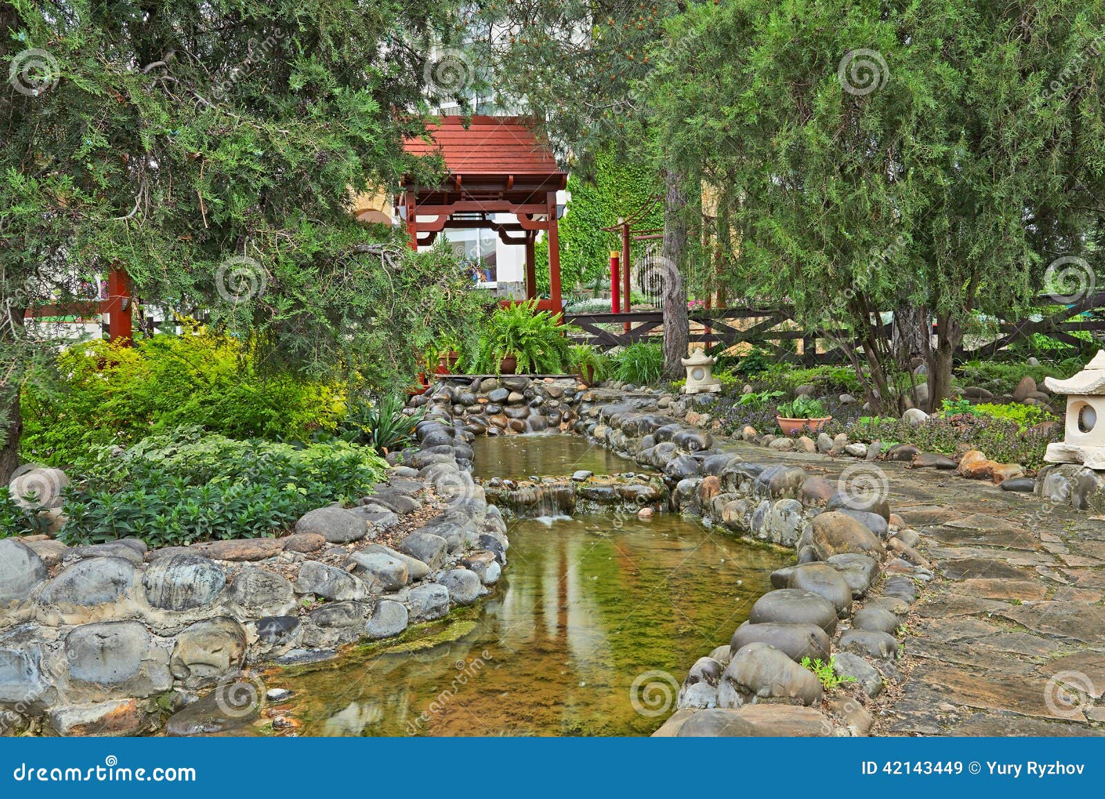 Small Chinese Garden Stock Image Image Of Beauty Pond 42143449