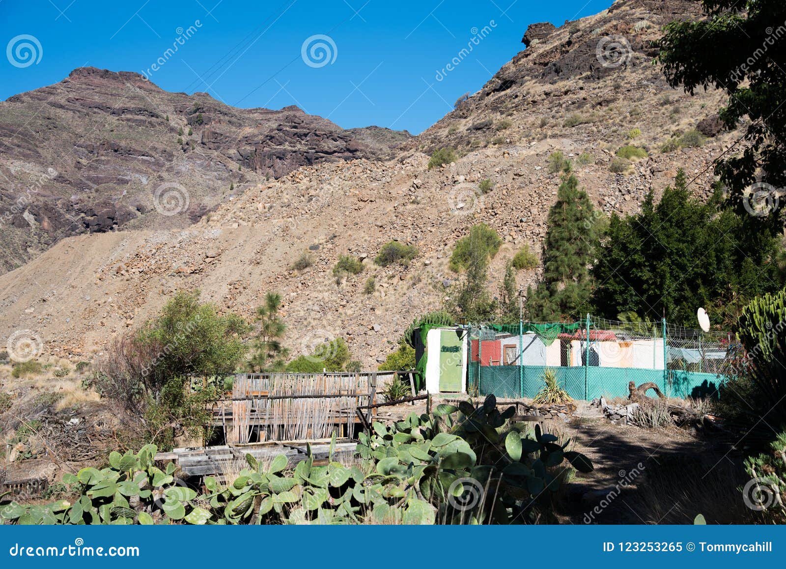 small country house in baranco del vaquero