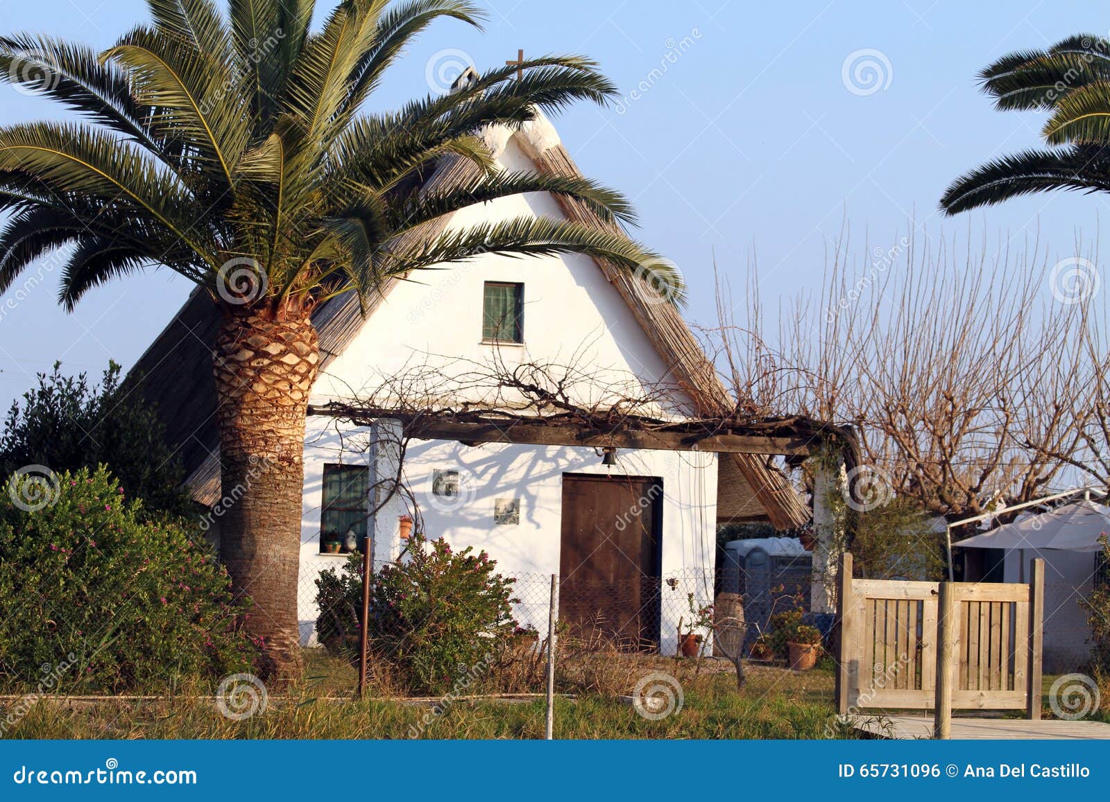 small farmhouse typical of valencia,la albufera nature reserve, el palmar, valencia, comunidad valenciana, spain.