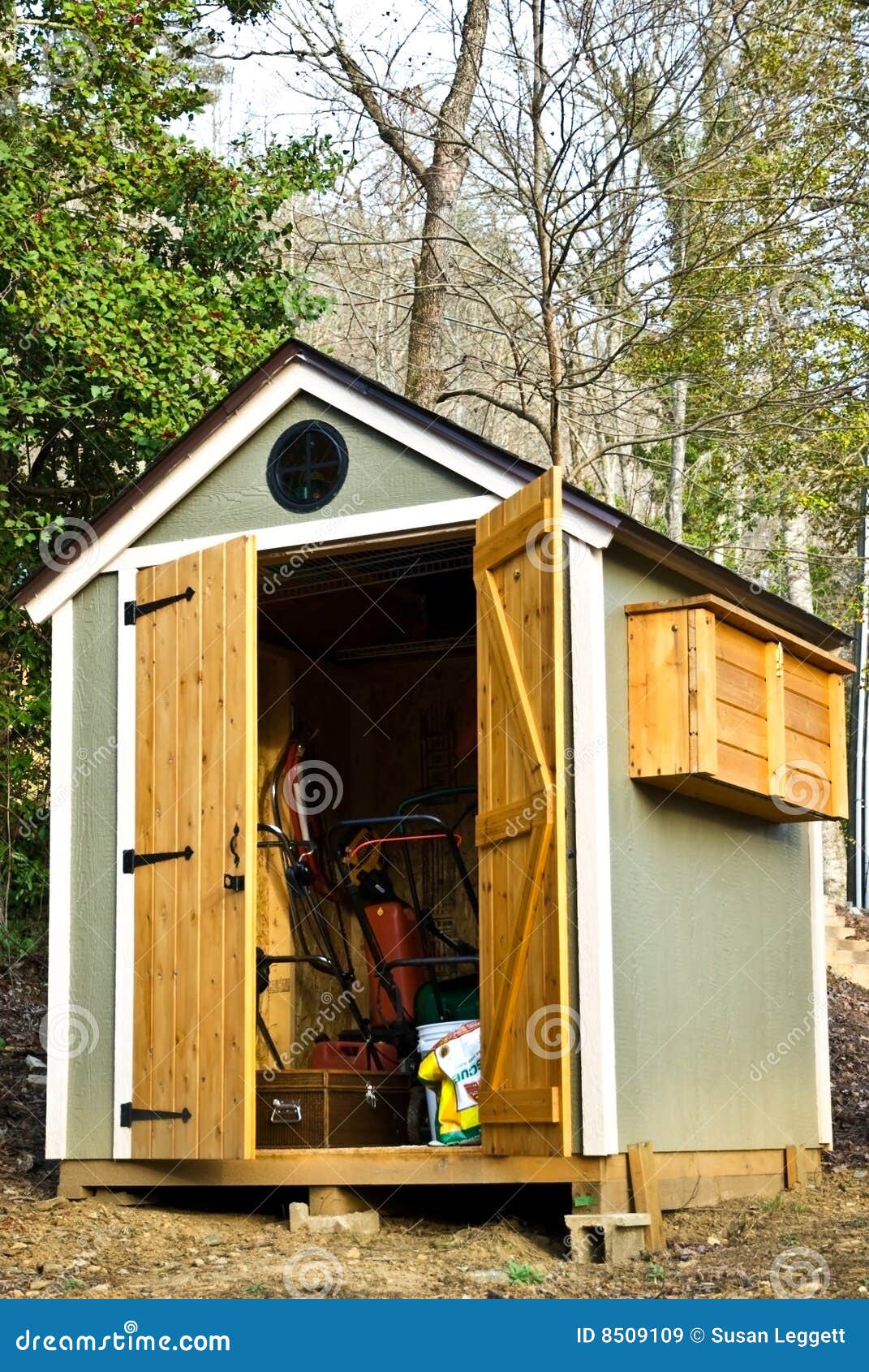 Small Garden Shed/Vertical stock image. Image of leisure ...