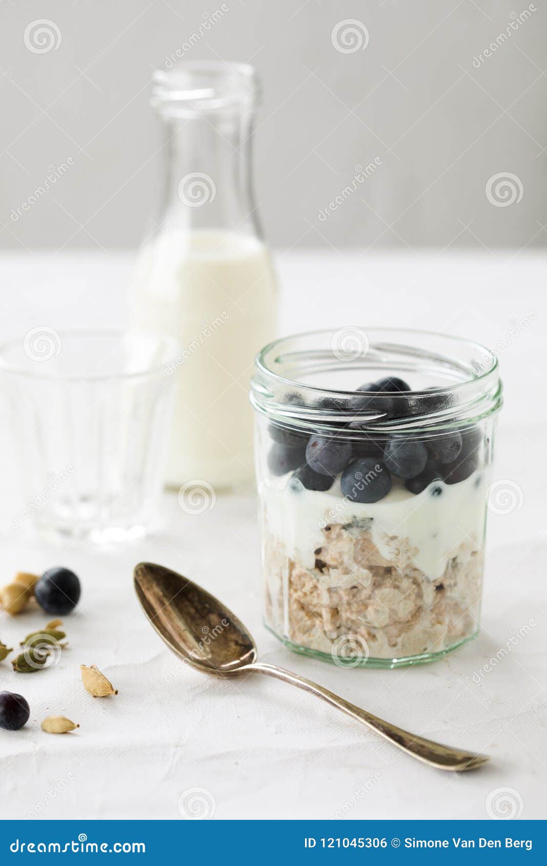 overnight oats with blue berries