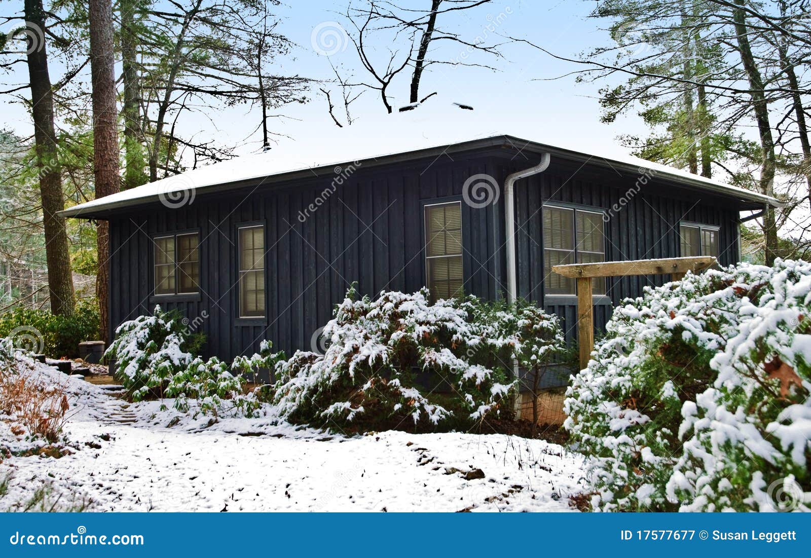 Small House in the Snow stock image. Image of exterior 17577677