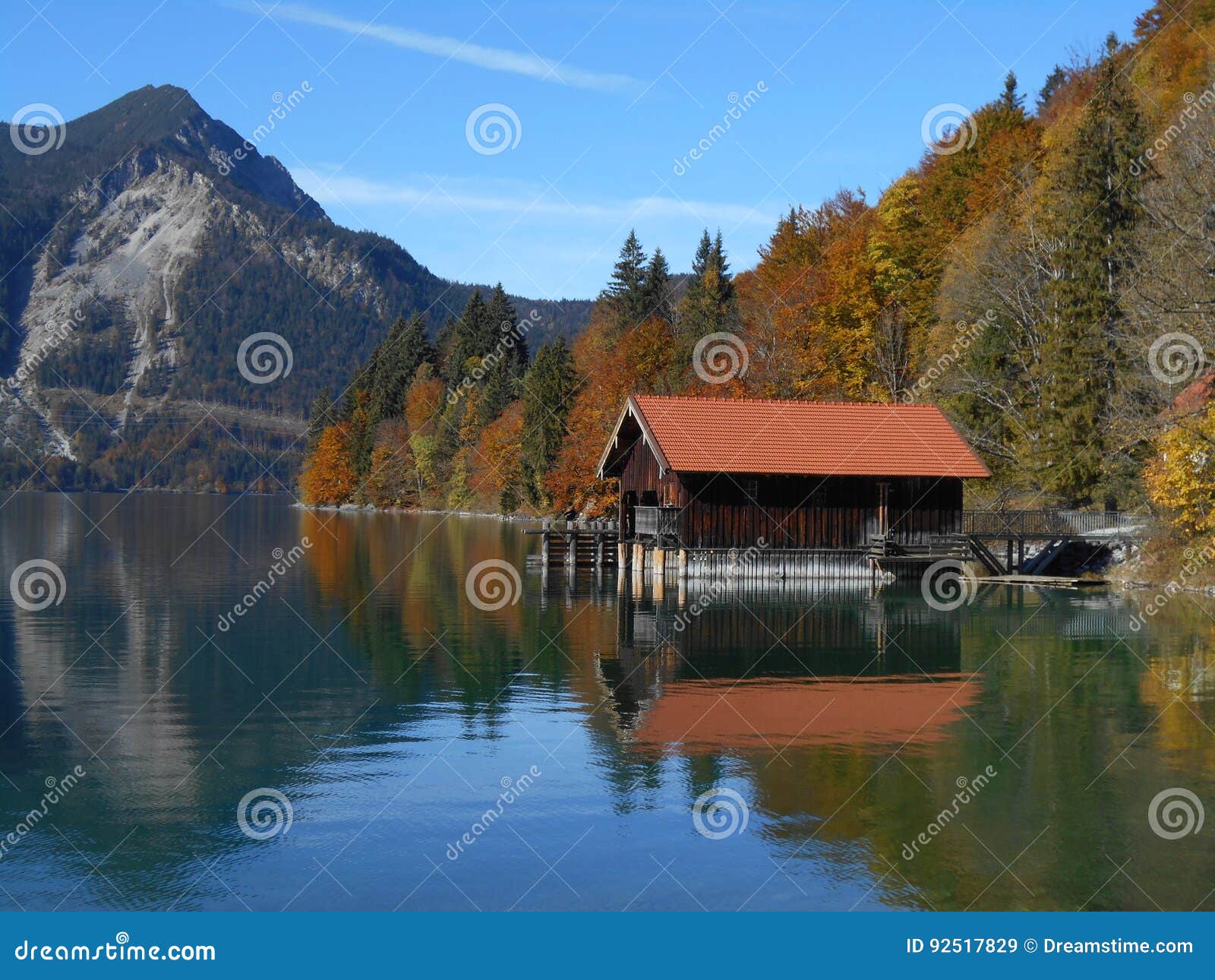 small hut in walchensee baviera