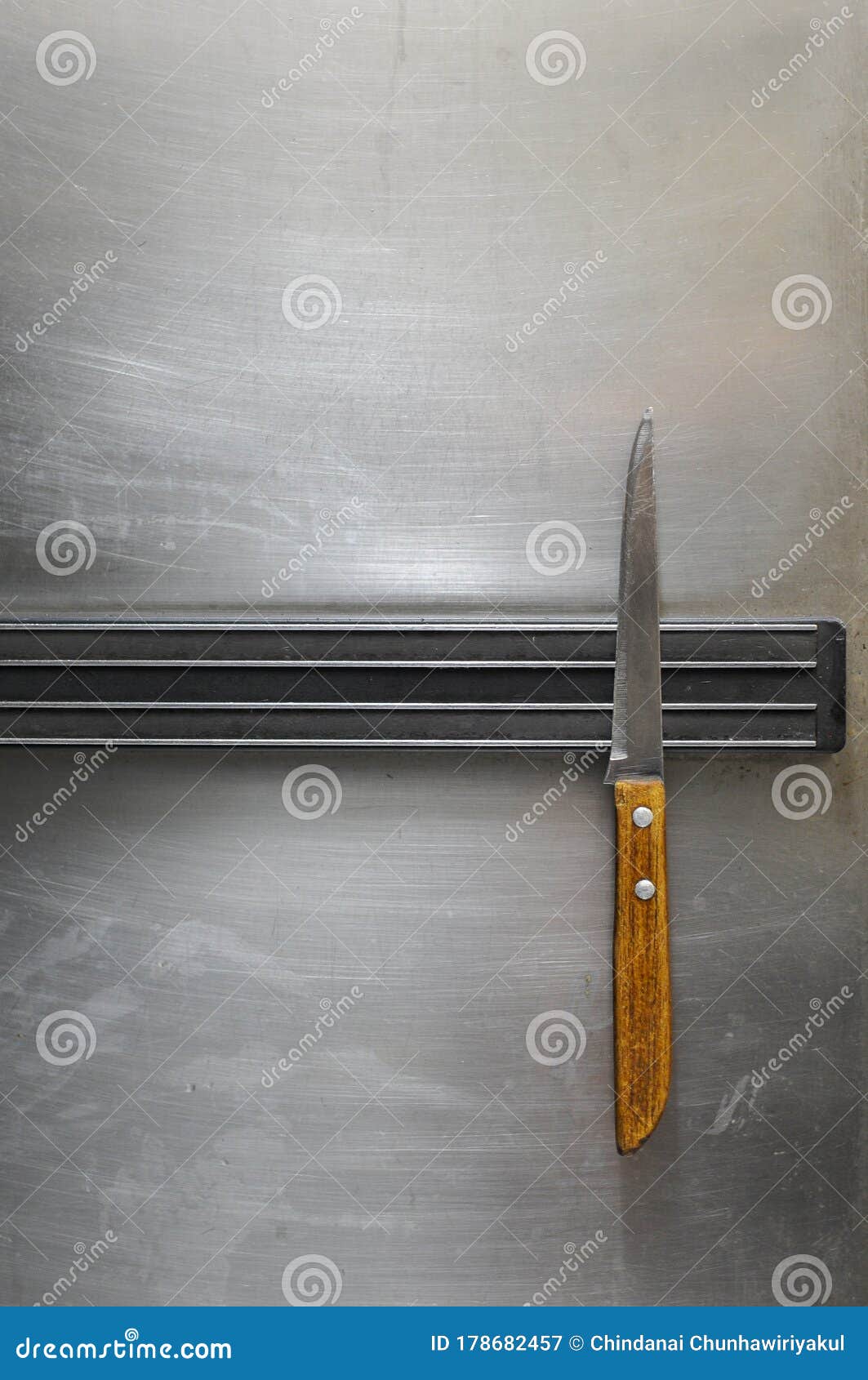 A small kitchen knife stock image. Image of steel, design 178682457