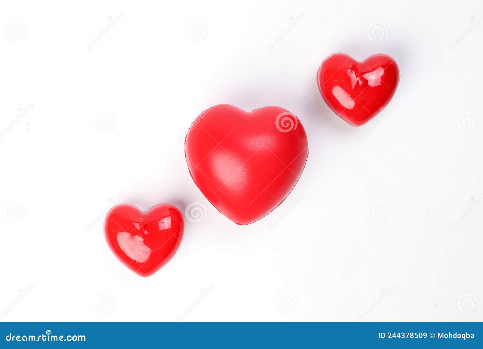 A red heart and three smaller hearts on a white background photo – Free 3d  Image on Unsplash