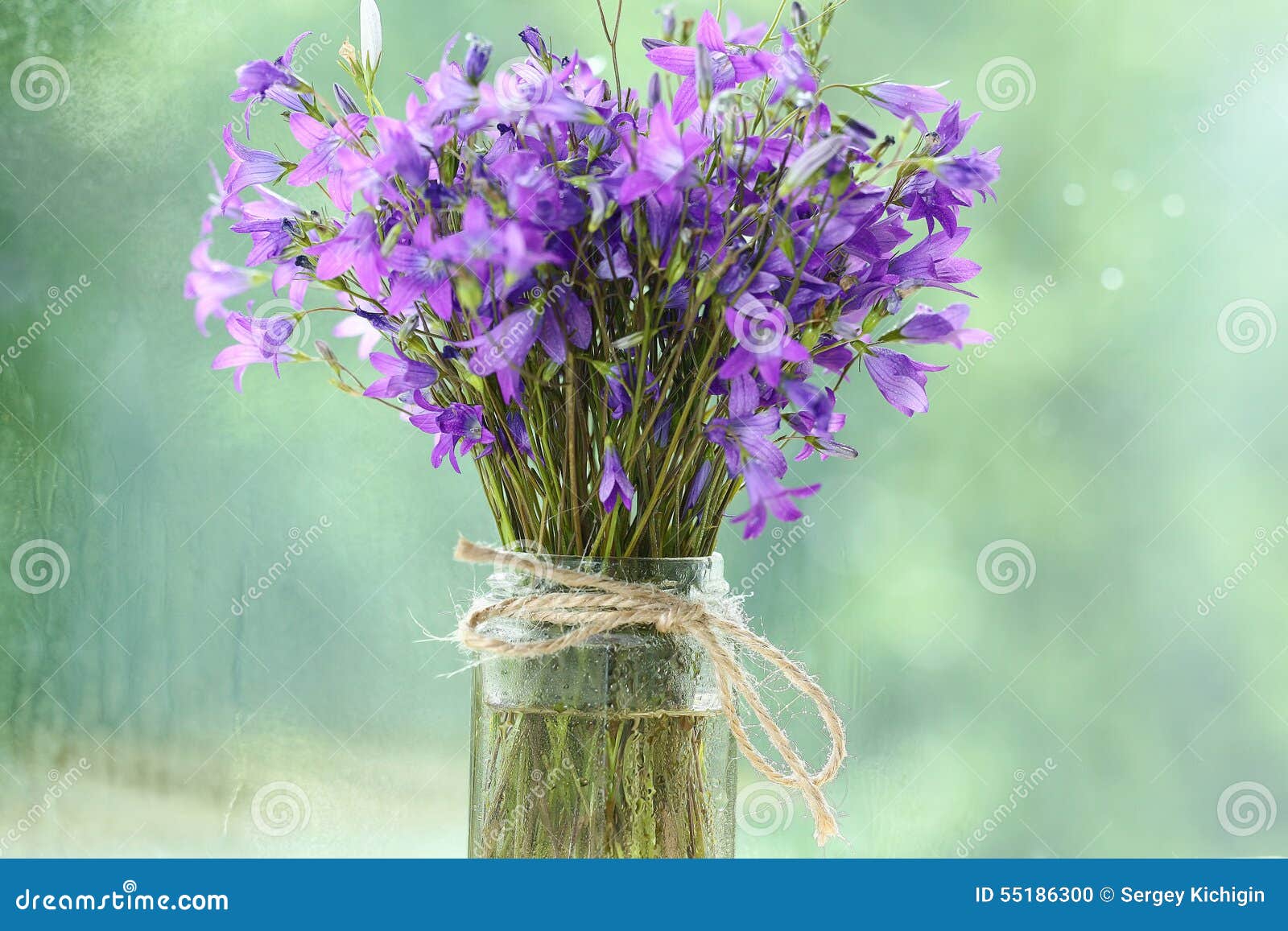 small purple flowers bouquet