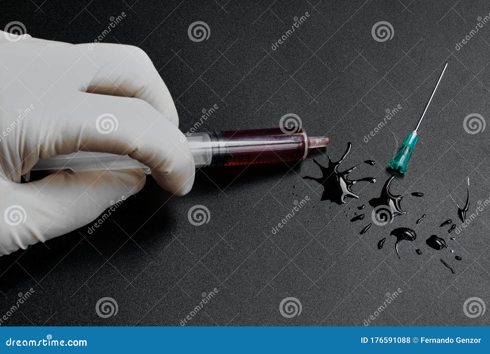 Sharp And Hollow Needle Of The Syringe RoyaltyFree Stock Image
