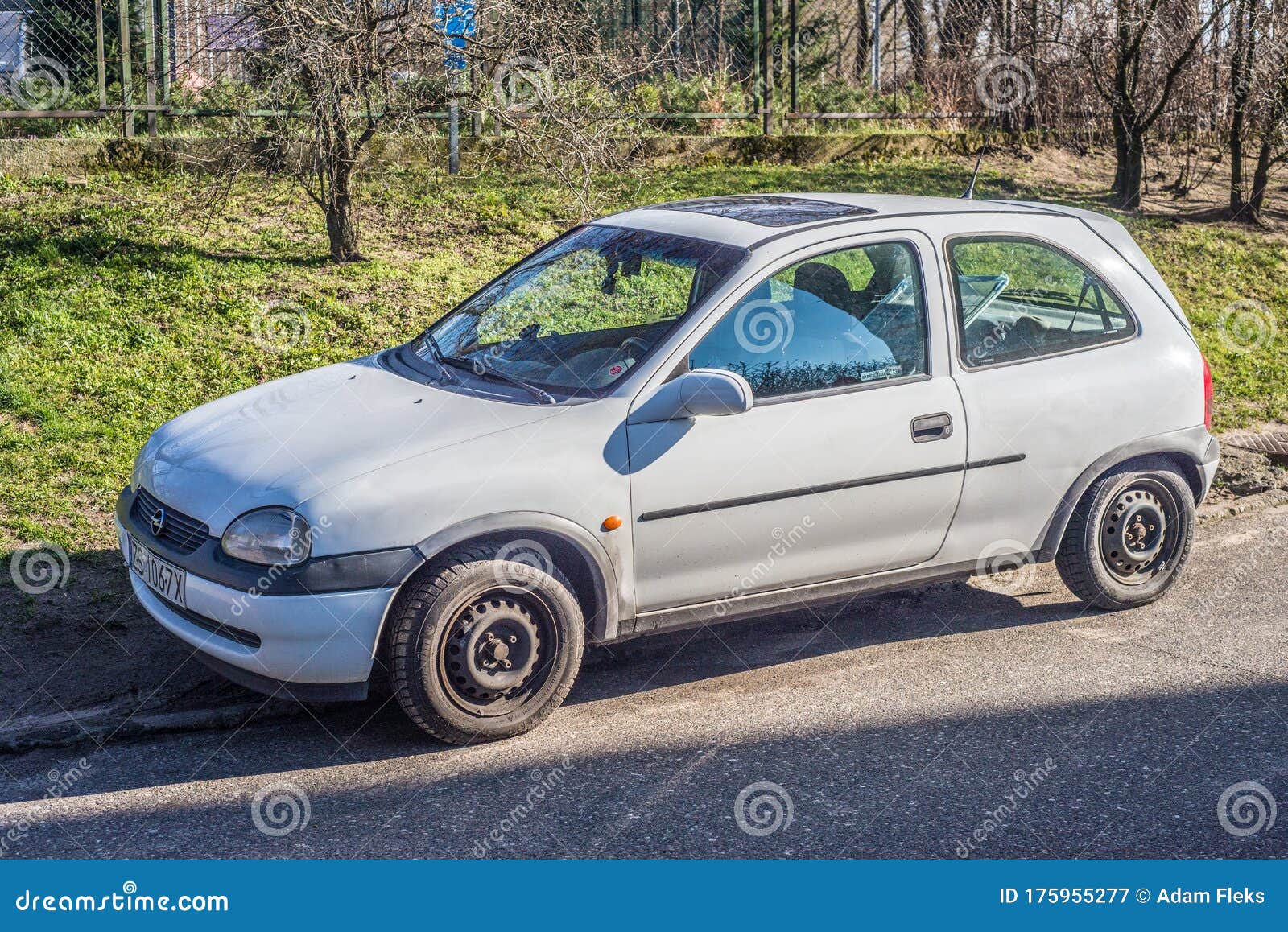 verdrievoudigen Uitstroom gek geworden 150 Opel Logotype Stock Photos - Free & Royalty-Free Stock Photos from  Dreamstime