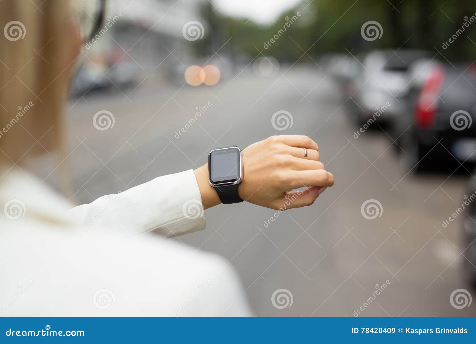 smart watch on womans wrist