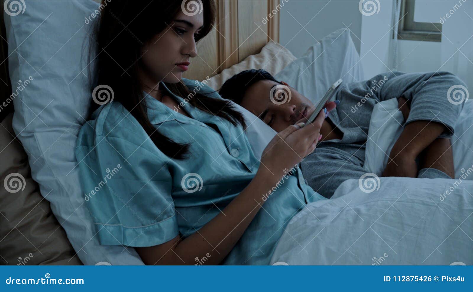 Жена пришла к спящему мужу. Nurse Love Addiction. Vintage a woman on the Phone next to her sleeping husband.