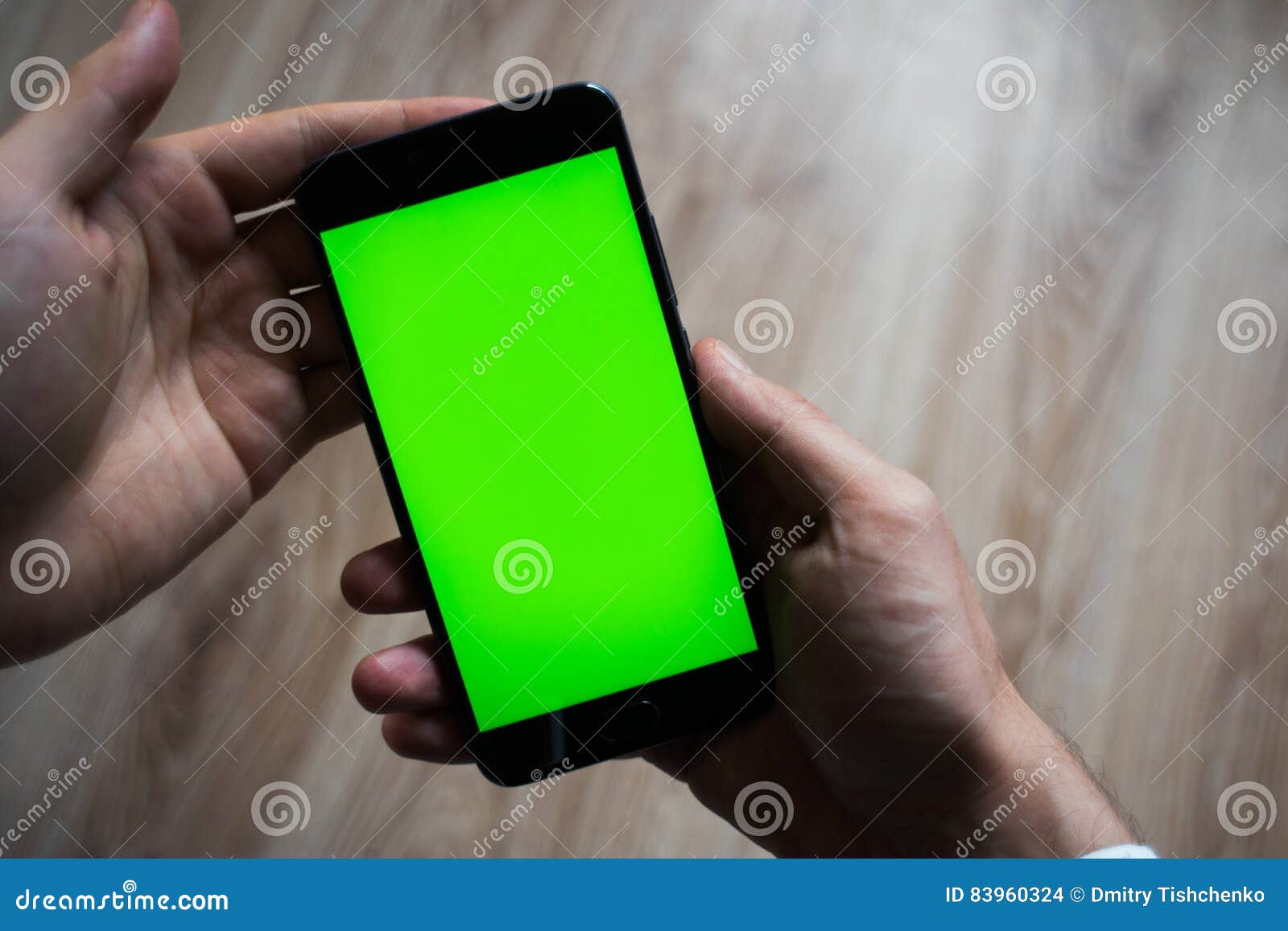 На телефоне зеленый экран что делать. Зеленый смартфон. Смартфон Green Screen. Фото телефона с зеленым экраном. Телефон с зеленым экраном хромакей.
