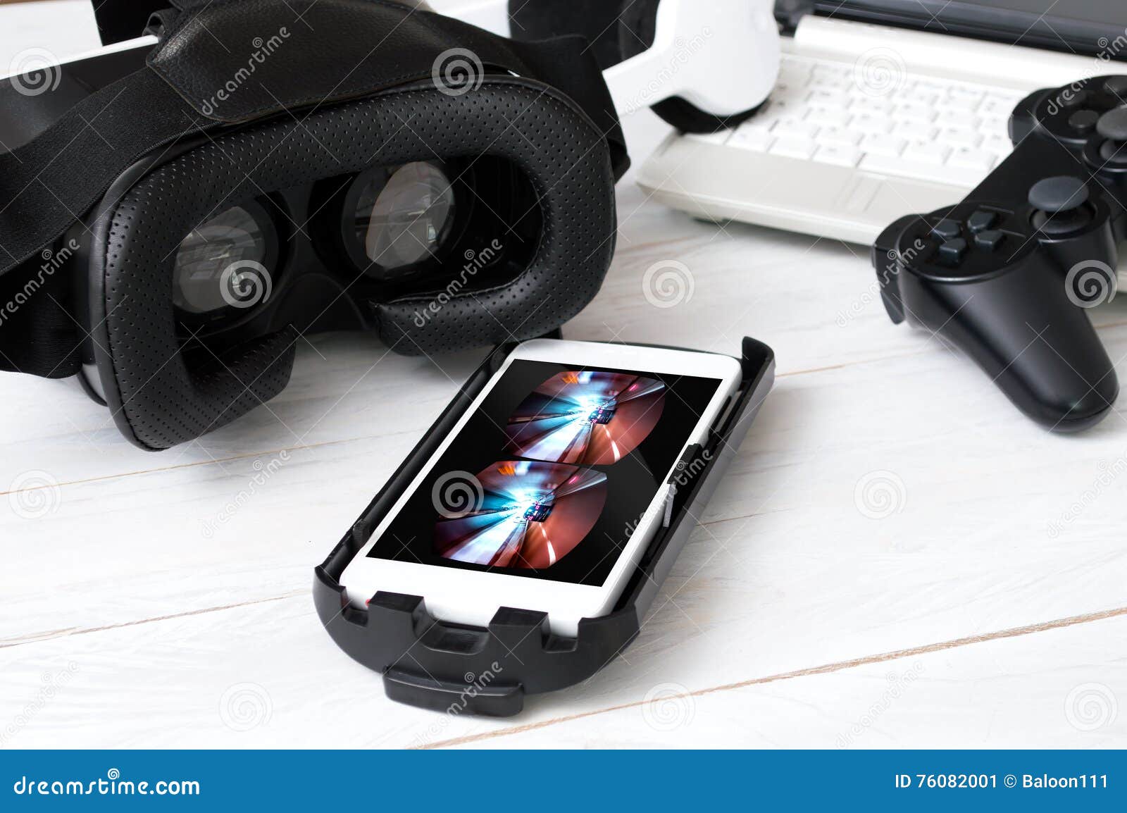 smartphone laying on desk and prepared to play with vr googles.