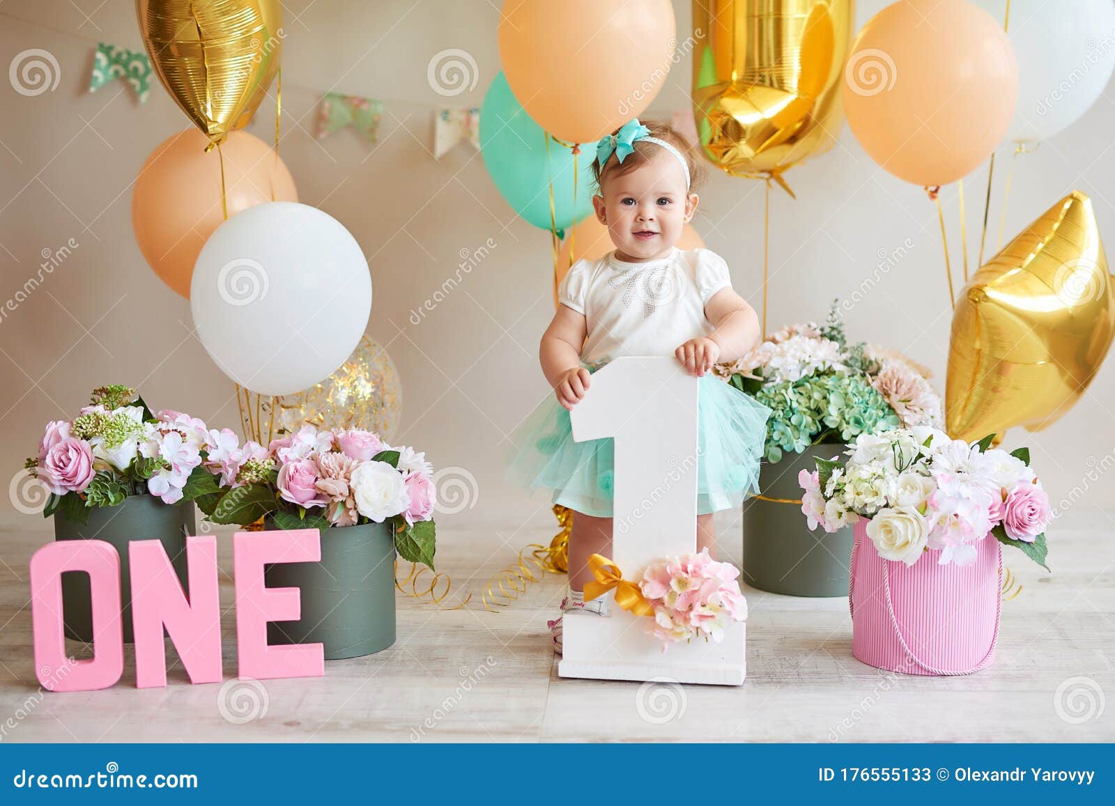 112,944 Baby Birthday Decor Royalty-Free Images, Stock Photos & Pictures