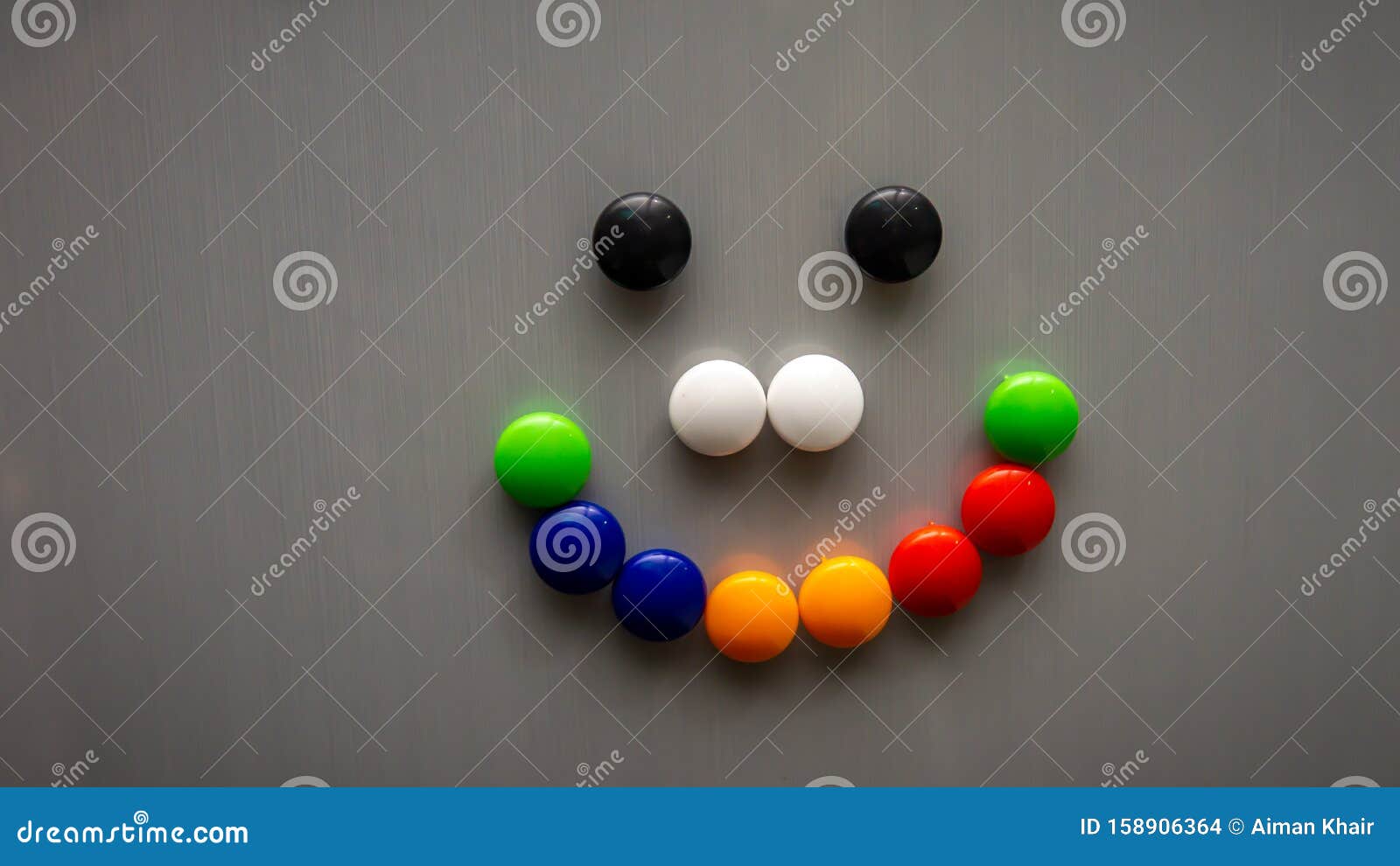 Op de een of andere manier een keer Verborgen Smiley Emoji Met De Kleurrijke Koelkast Magneet Op De Koelkast Stock Foto - Image of bericht, verrukking: 158906364 Op de een of andere manier een keer Verborgen Smiley Emoji Met De Kleurrijke Koelkast Magneet Op De Koelkast Stock Foto - Image of bericht, verrukking: 158906364