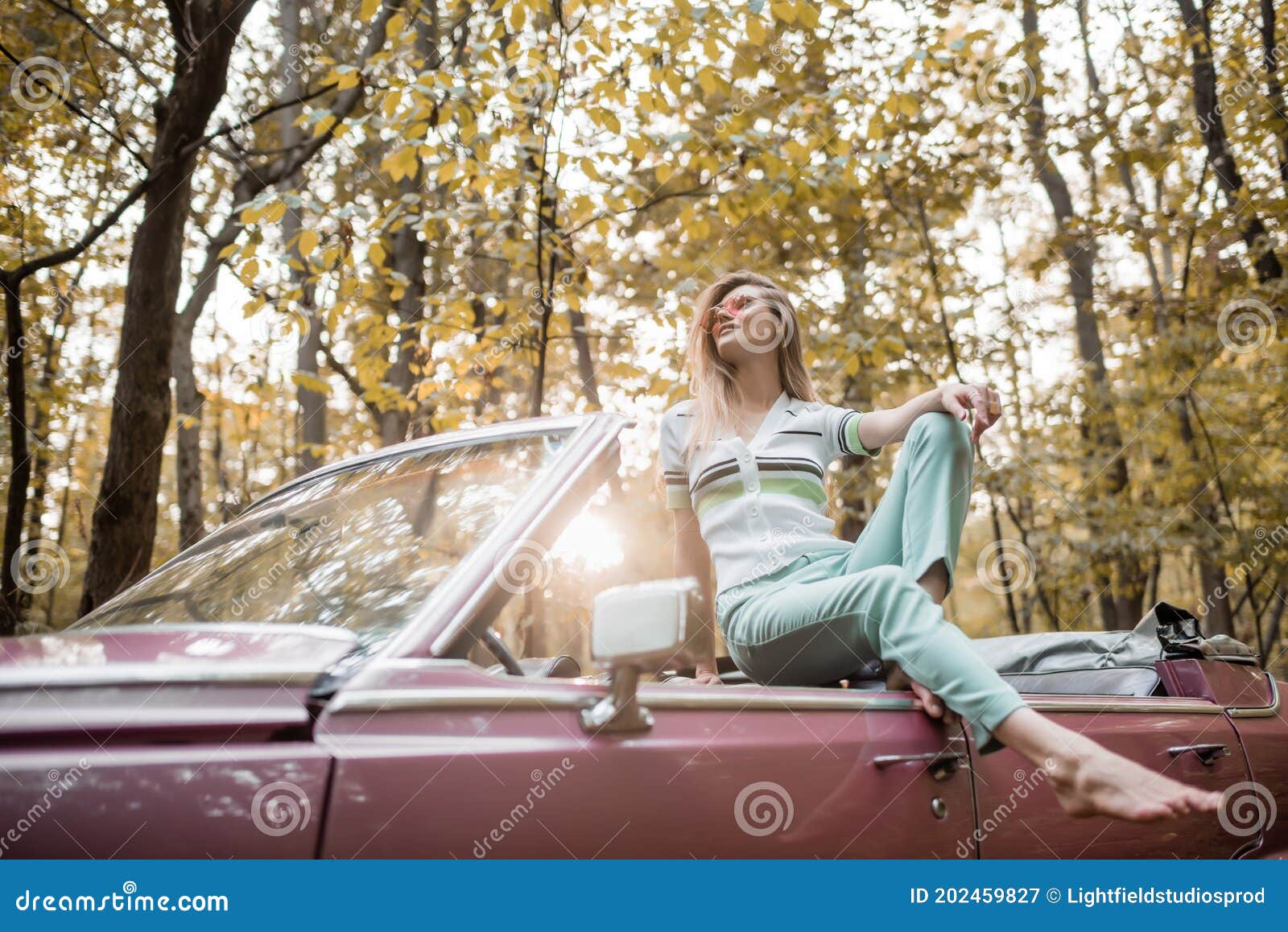 https://thumbs.dreamstime.com/z/smiling-barefoot-woman-sunglasses-posing-convertible-car-forest-barefoot-woman-sunglasses-posing-202459827.jpg