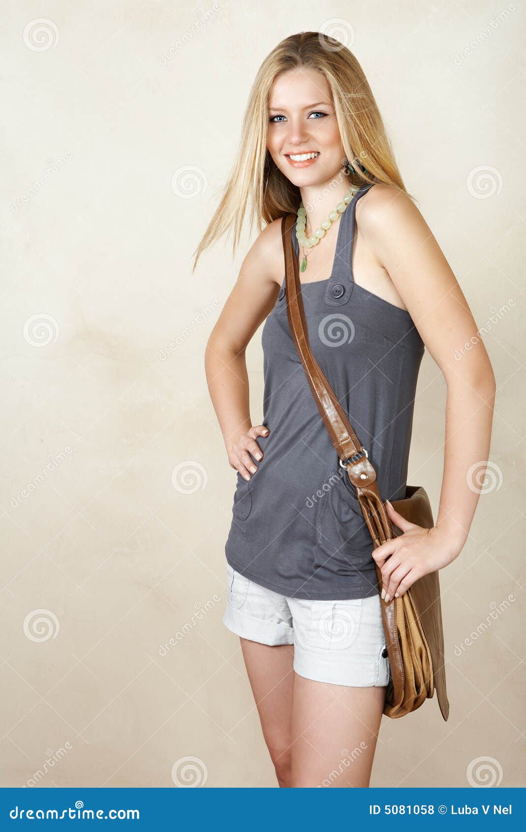 Blonde with long hair puts on denim shorts. A - Stock Photo [79138094] -  PIXTA