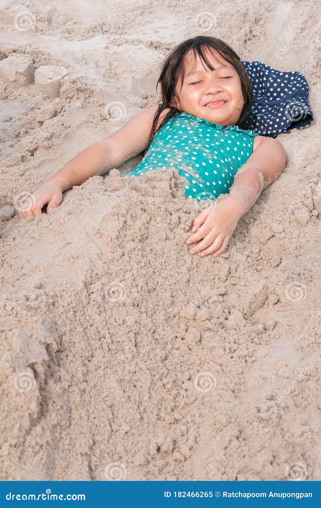 Asian Chinese Little Girl Playing Sand At Beach Stock Photo - Image of lifestyle, hobby: 143873618
