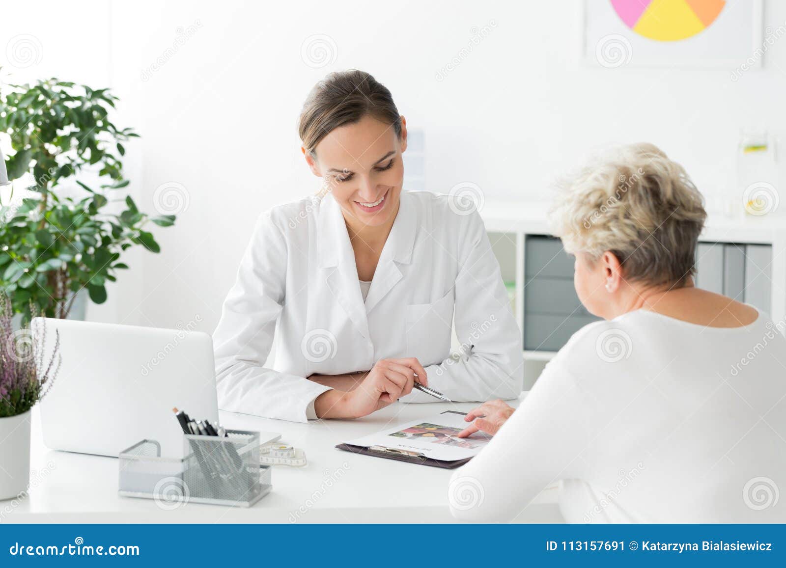dietician and patient during meeting