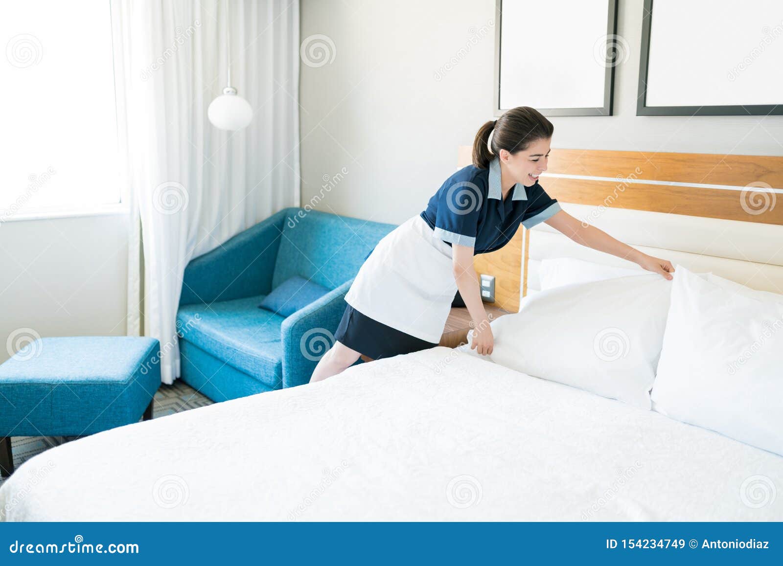 Smiling Maid Cleaning Hotel Room Stock Image Image Of Bedding Occupation 154234749