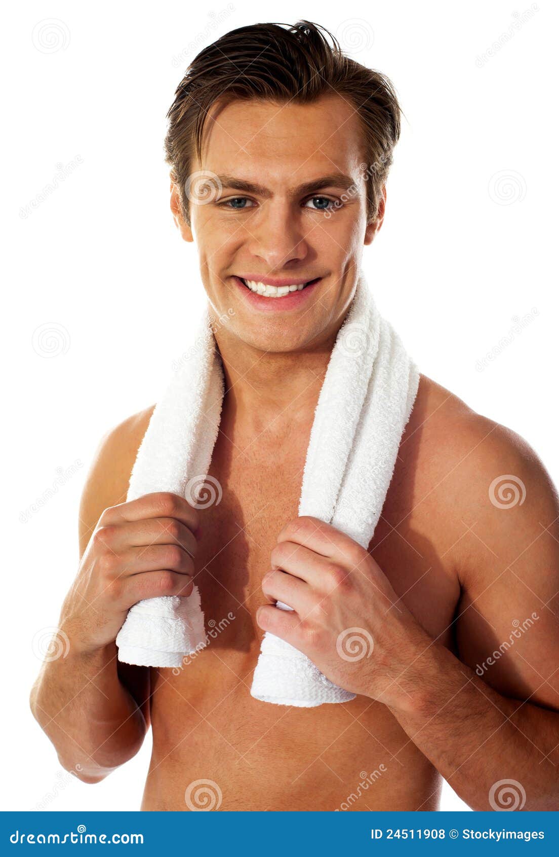Полотенце на шею. Мужчина с полотенцем на шее. Парень с полотенцем на плече. Полотенце на шее. Человек в полотенце.