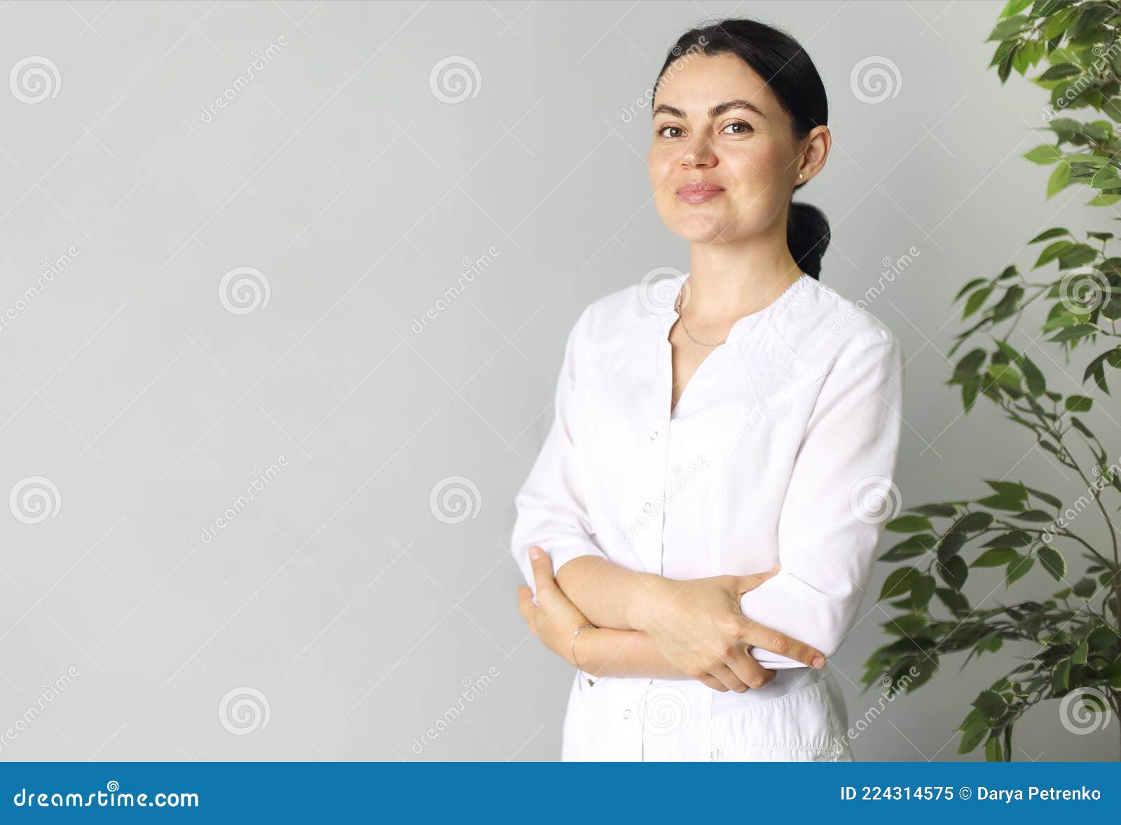 smiling medical woman doctor overlight grey background