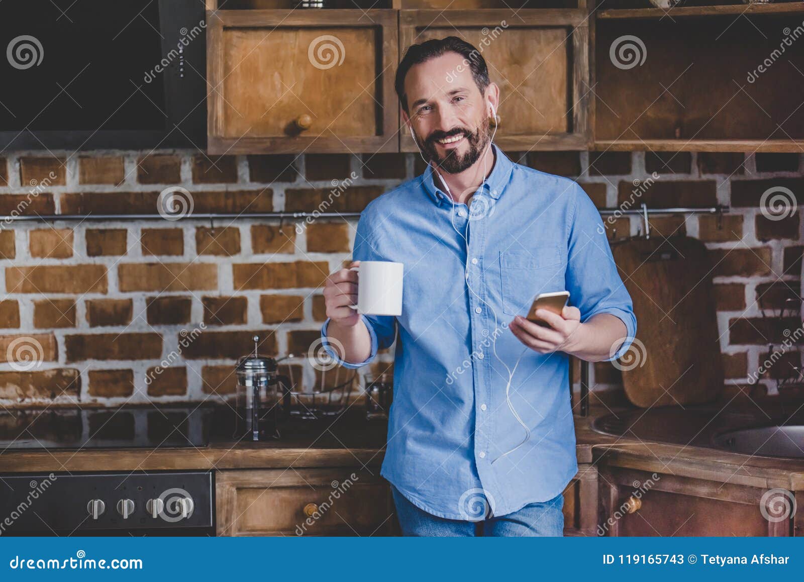 Man holding coffee cup stock image. Image of leisure - 119165743