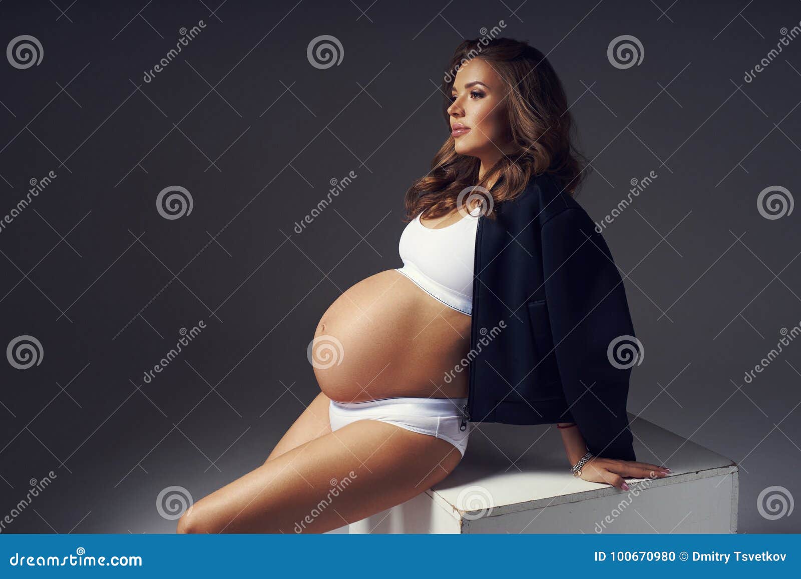 Pregnant Woman Sports Bras Show Her Stock Photo 774182428