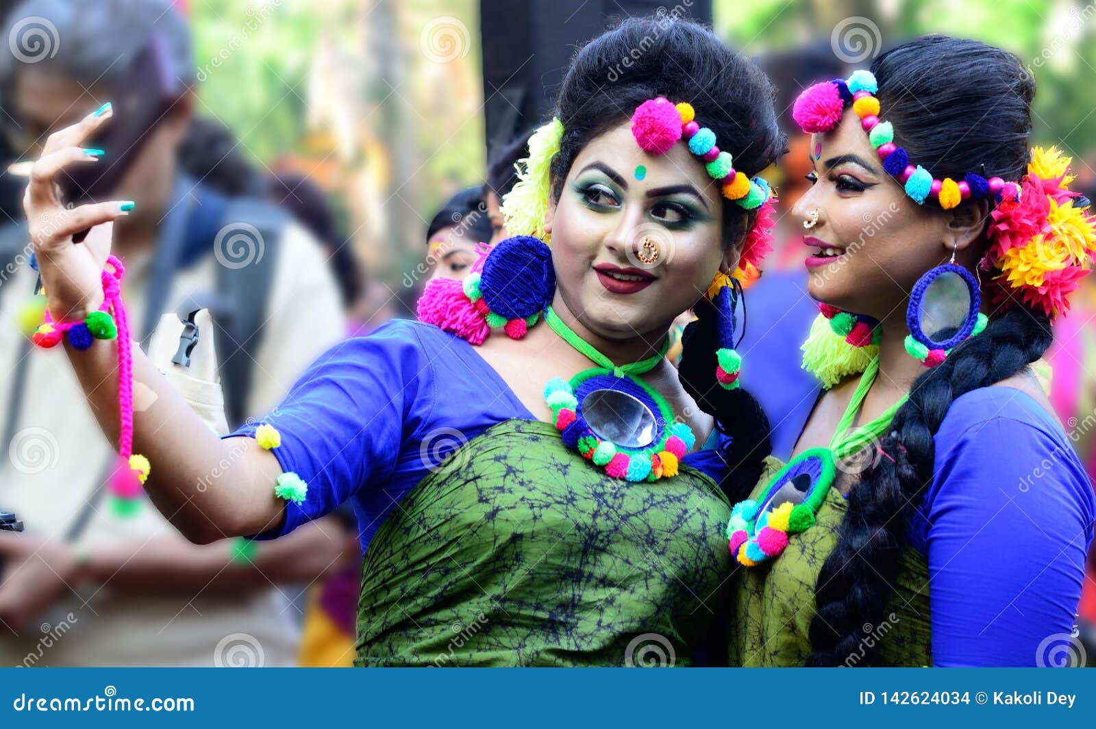 Selfie holi girls hi-res stock photography and images - Alamy