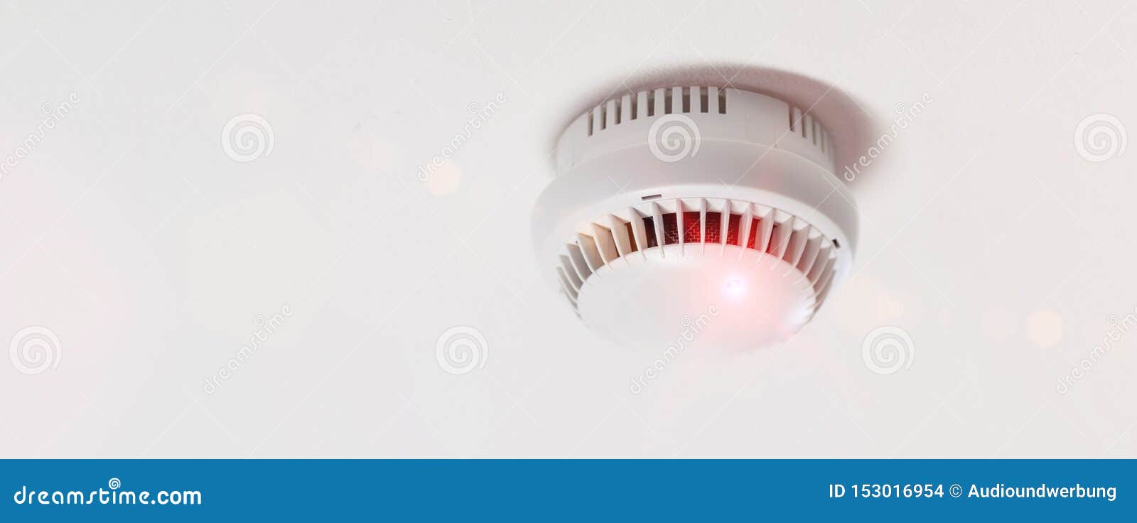 smoke detector in apartment