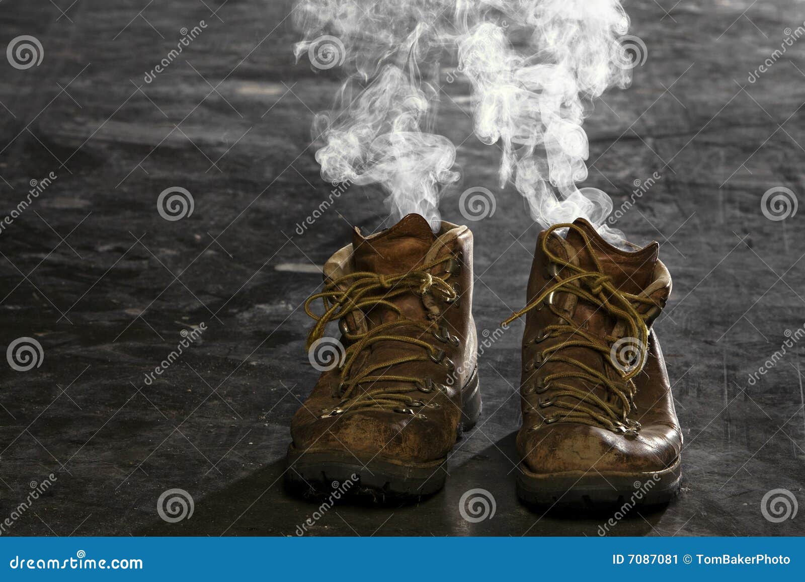smoking-boots-7087081.jpg