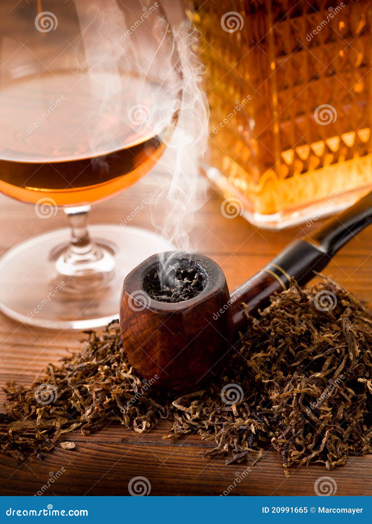 Smoking pipe and liquor stock image. Image of dark, liquid 20991665