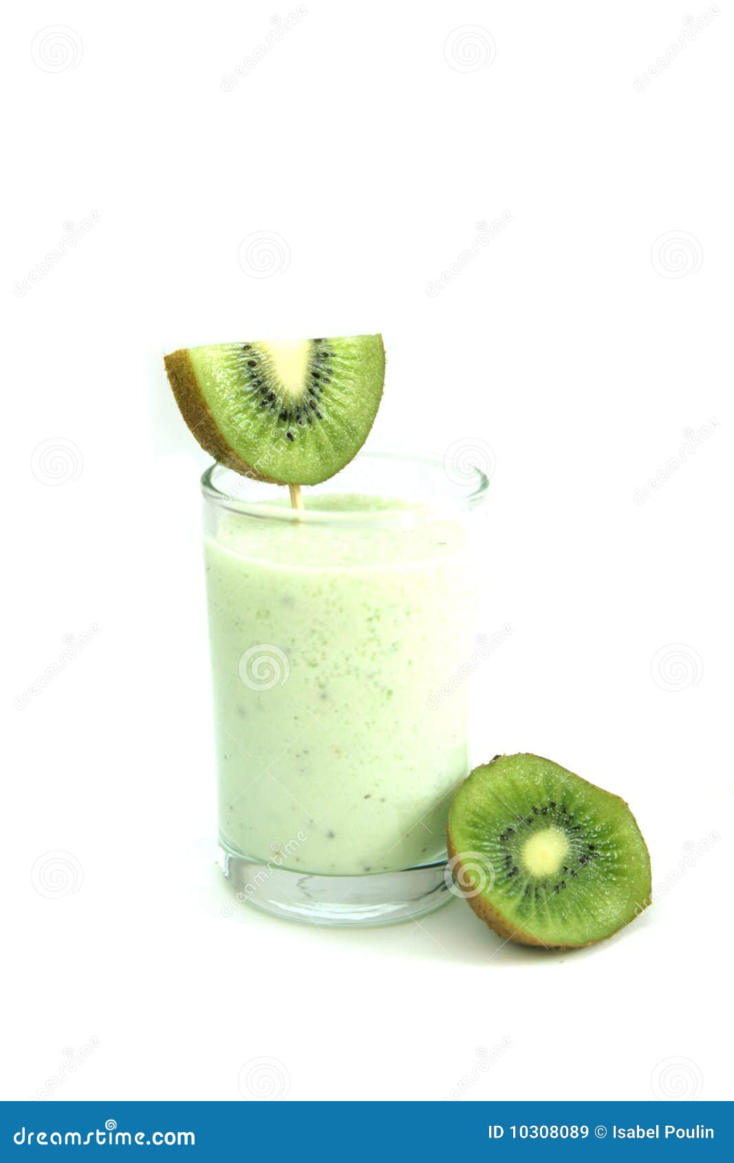 Vetro con lo smoothie del kiwi e la frutta fresca