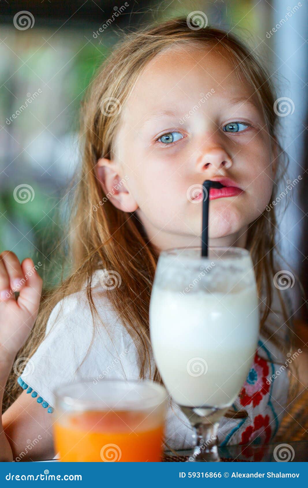 маленькая девочка пьет сперму фото 38
