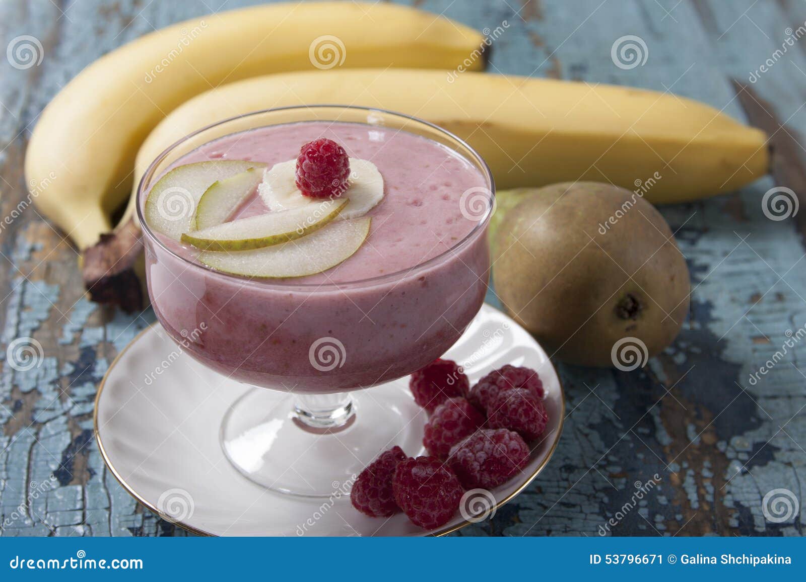 Smoothies Der Birne, Der Banane Und Der Gefrorenen Himbeeren Mit Jogurt ...