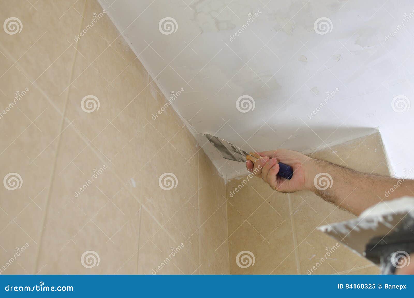 Smoothing A Ceiling Stock Image Image Of Plastering 84160325