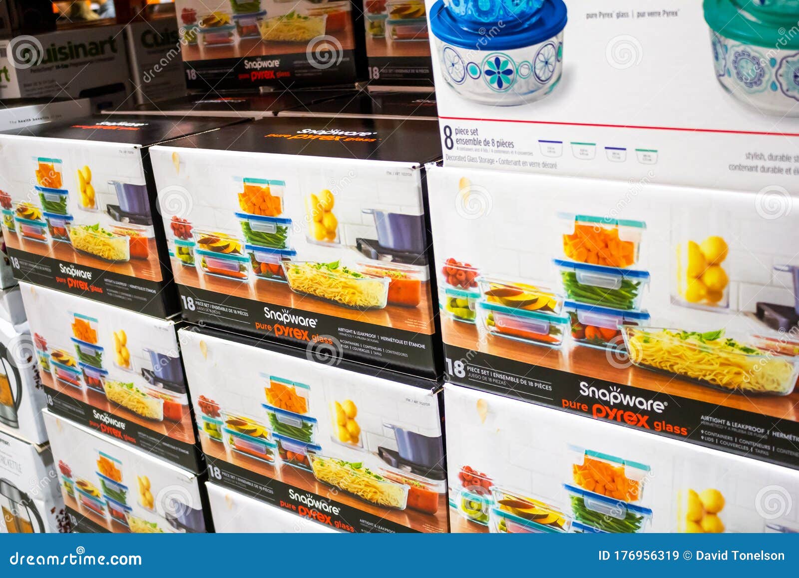 https://thumbs.dreamstime.com/z/snapware-pyrex-view-several-boxes-snapware-pyrex-food-prep-containers-display-local-big-box-grocery-store-los-176956319.jpg