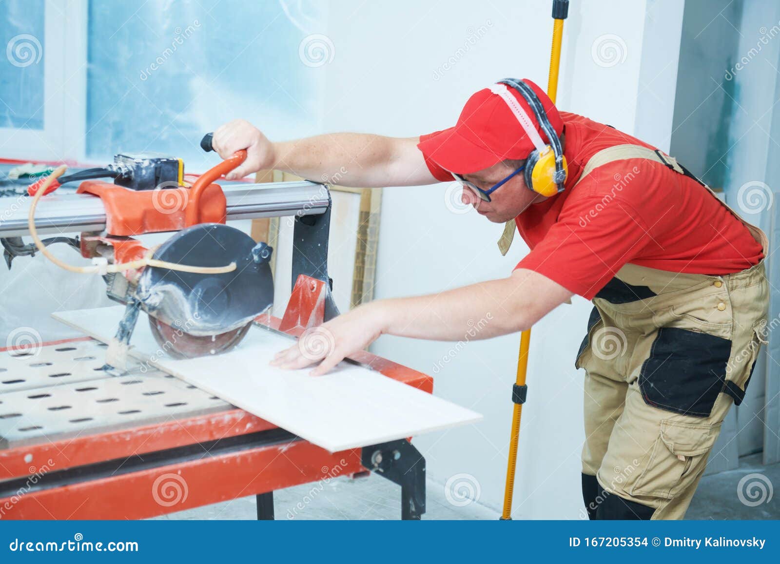 De Ketel Voor De Natte Zaagmachine Stock Foto Image of vakman, besnoeiing: 167205354