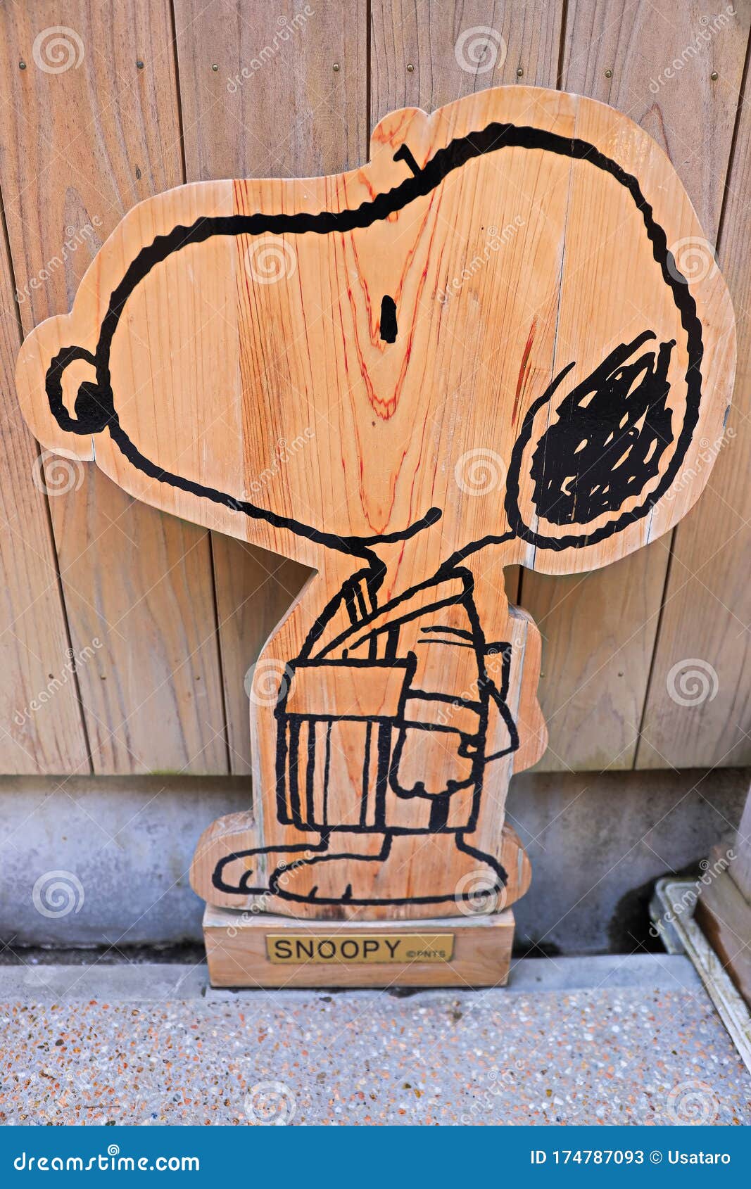 Snoopy Smile Funny Face Cute Peanuts Comics Character Woodwork Statue Editorial Stock Photo - Image of beagle, grow: 174787093 Snoopy Smile Funny Face Cute Peanuts Comics Character Woodwork Statue Editorial Stock Photo - Image of beagle, grow: 174787093