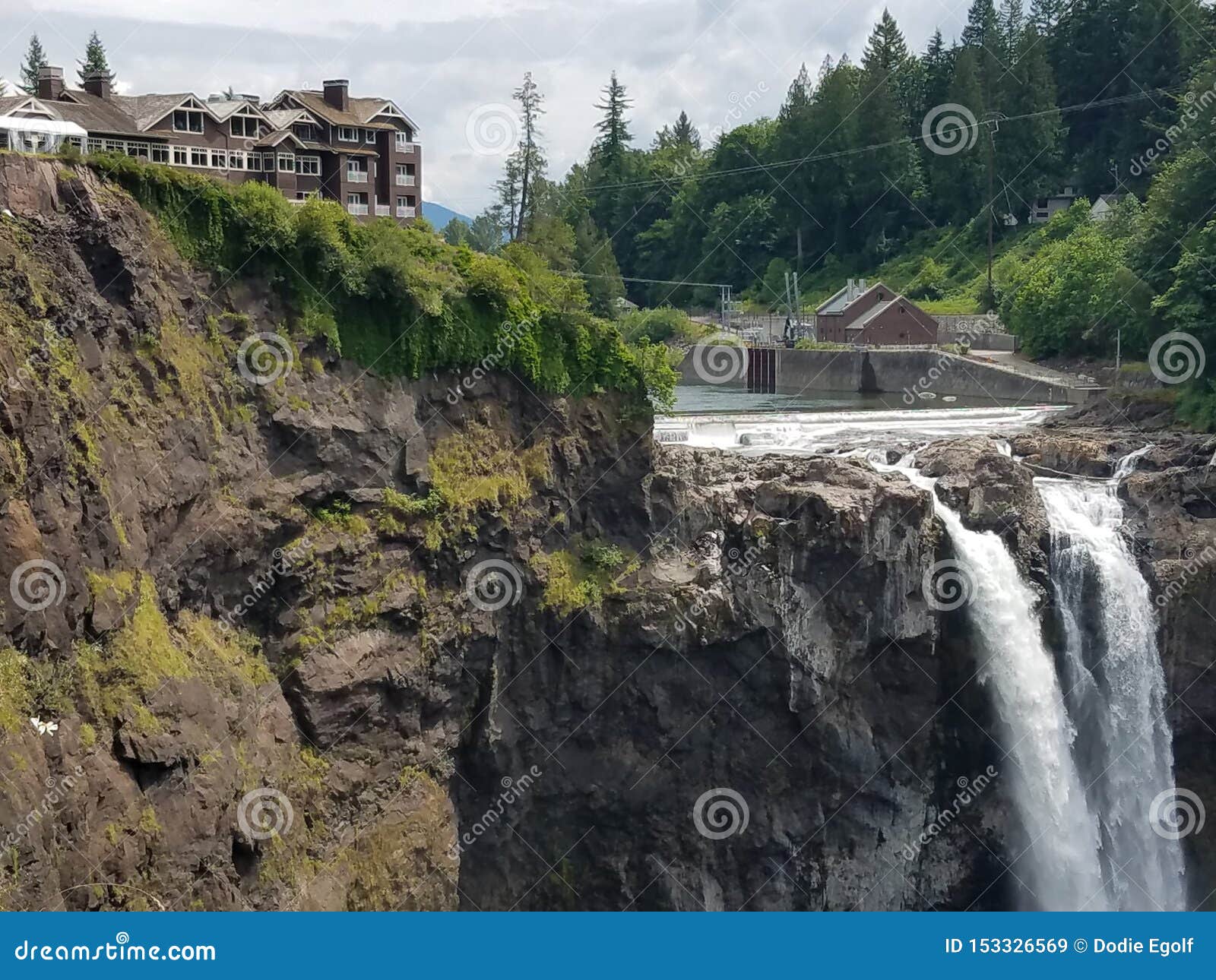 Snoqualmie Falls & Salish Lodge Stock Image Image of snoqualmie