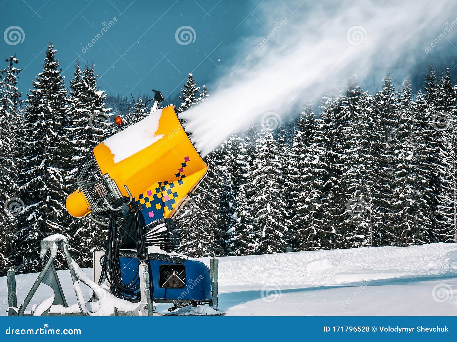 https://thumbs.dreamstime.com/z/snow-cannon-action-ski-resort-professional-artificial-snow-machine-cannon-making-snowflakes-water-ski-resort-171796528.jpg