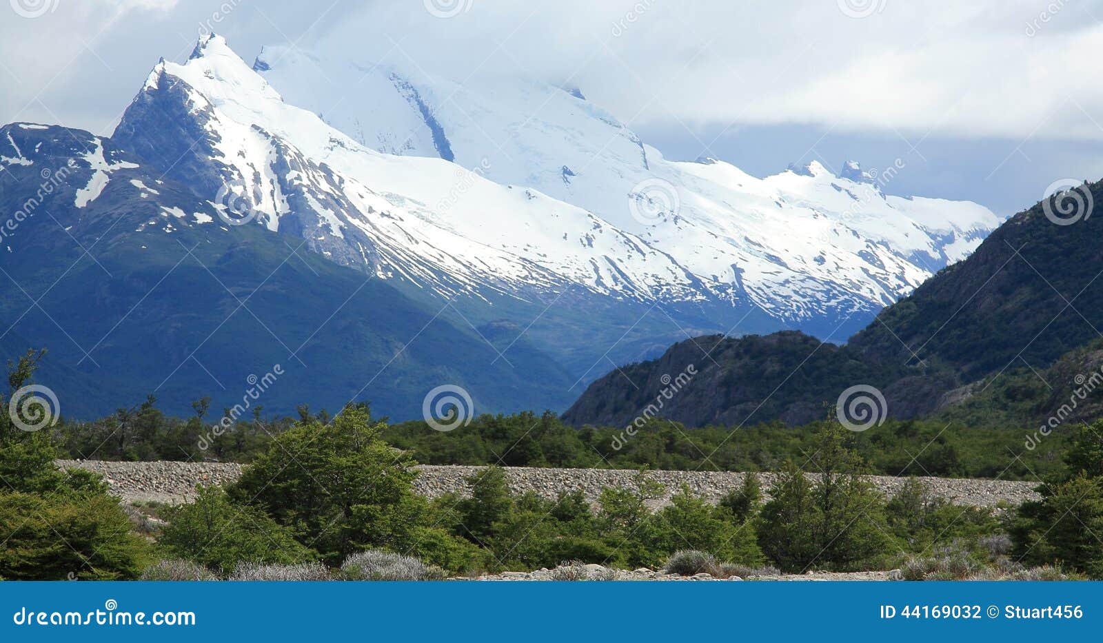 snow capped mountains, el chalten, argentina