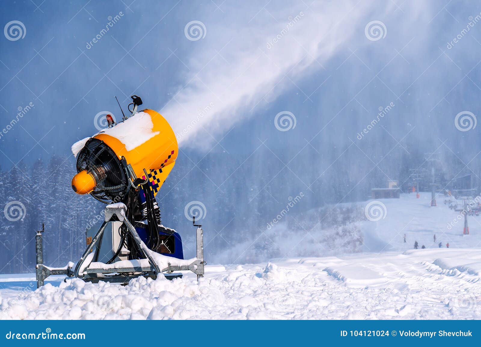 https://thumbs.dreamstime.com/z/snow-gun-ski-resort-professional-artificial-machine-cannon-making-snowflakes-water-104121024.jpg