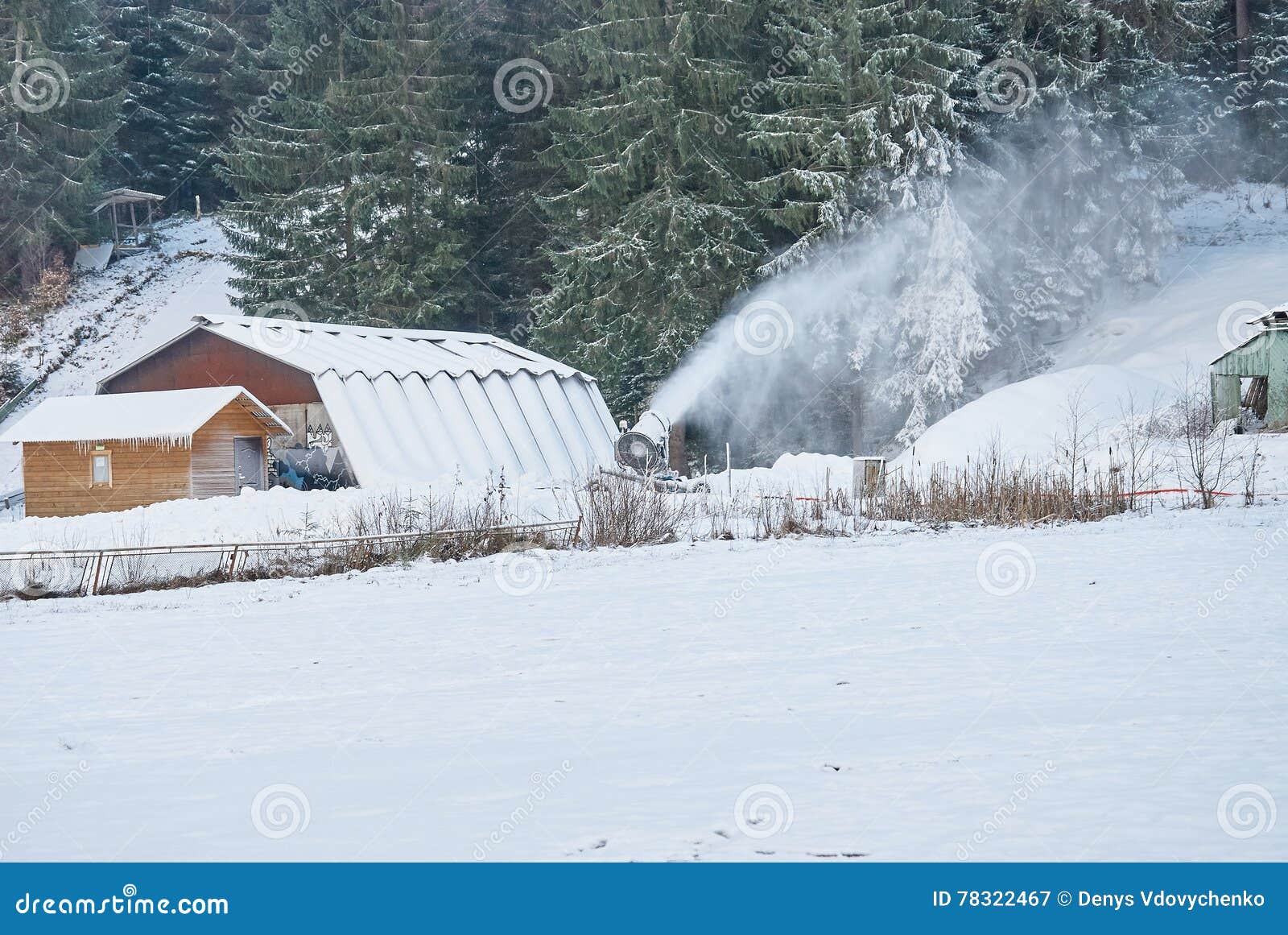 https://thumbs.dreamstime.com/z/snow-making-machine-make-snow-ski-resort-beautiful-forest-behind-78322467.jpg