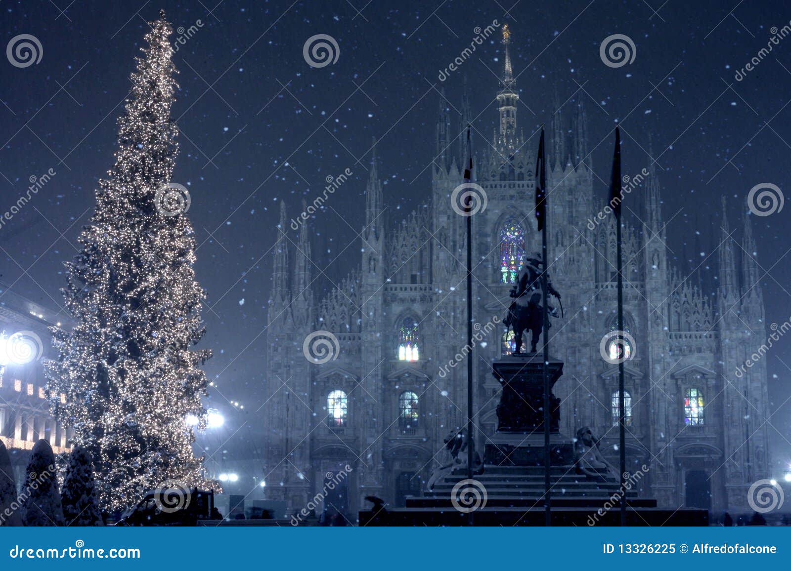 Snow on Milan stock image. Image of snow, night, tree 13326225