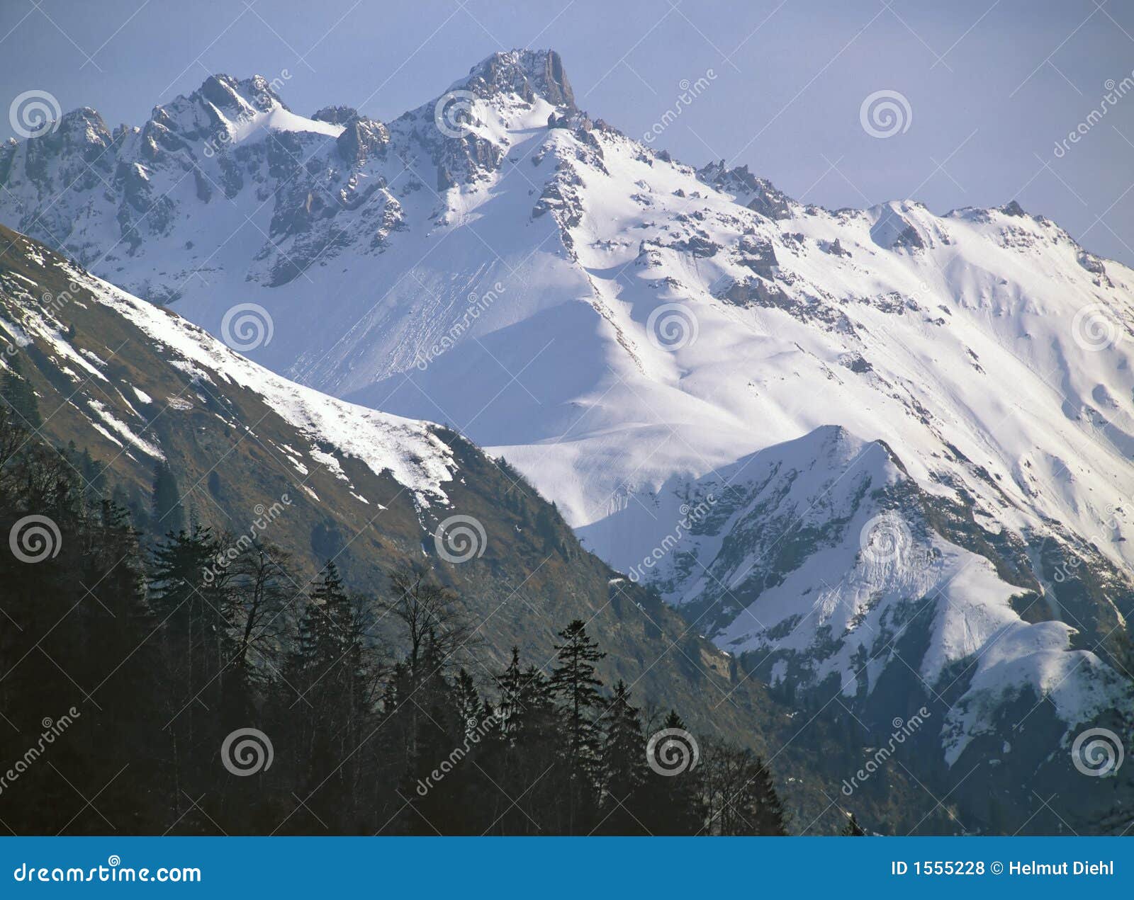 SNOW_IN_THE_MOUNTAIN stock photo. Image of mountain, park - 1555228