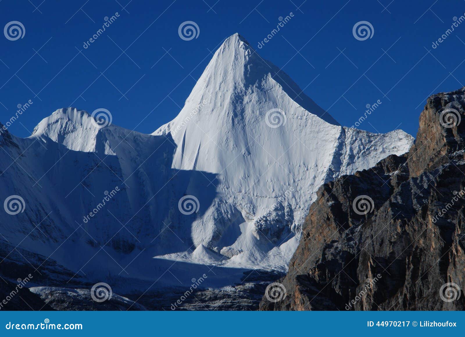 the snow mountain of konka risumgongba