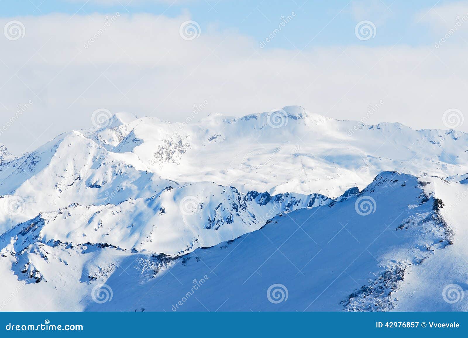 snow mountains in paradiski skiing region